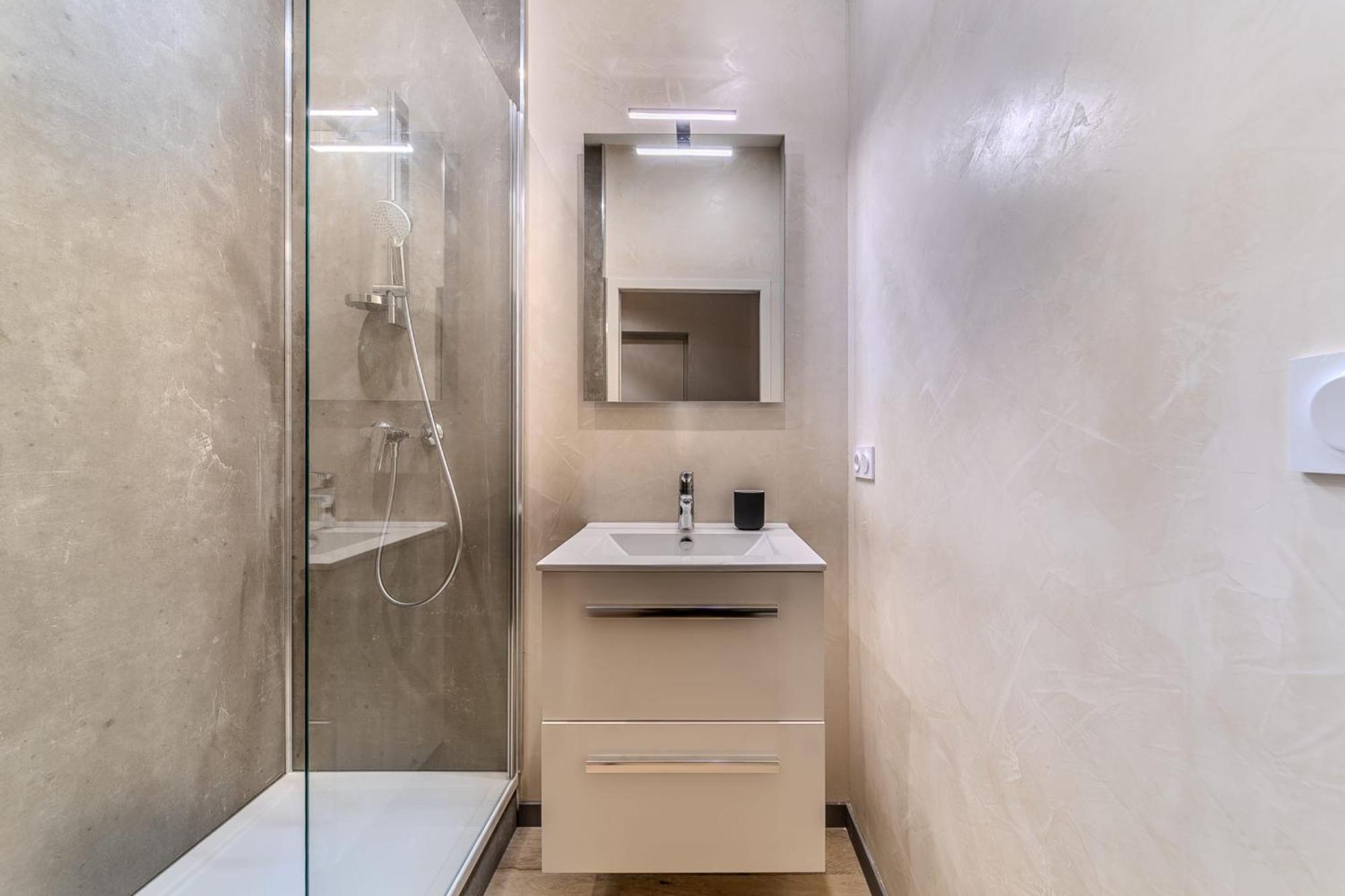 Charming 1-Bedroom Apartment Across From Halles Paul Bocuse & Part-Dieu Лион Екстериор снимка